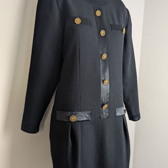 Vintage Irving Samuel Wool Sheath Dress, Gold Buttons, Chanel-Inspired, Size 8 - Picture 4 of 9